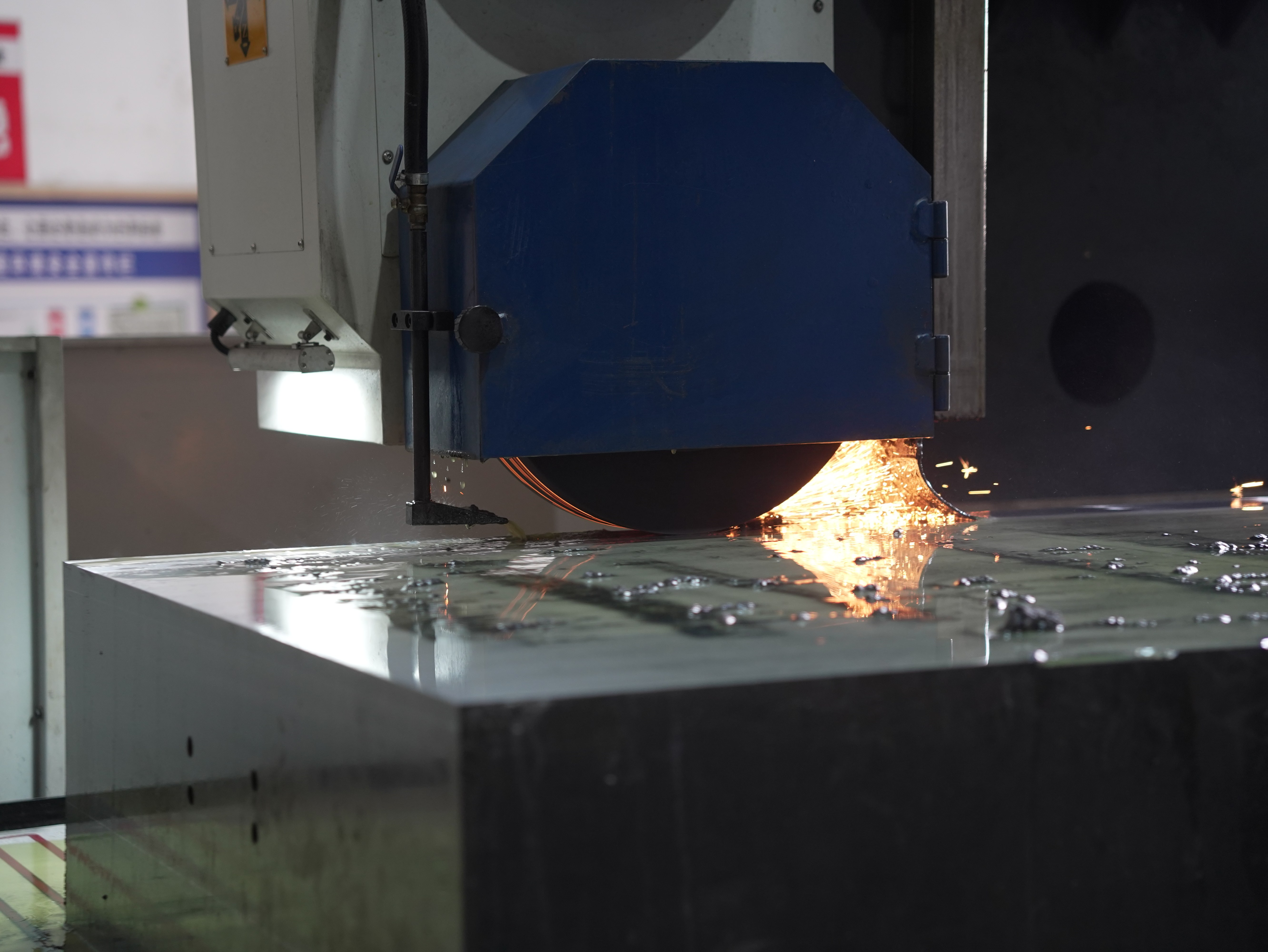 How to Choose a CNC Surface Grinding Machine for Large Mold Plates