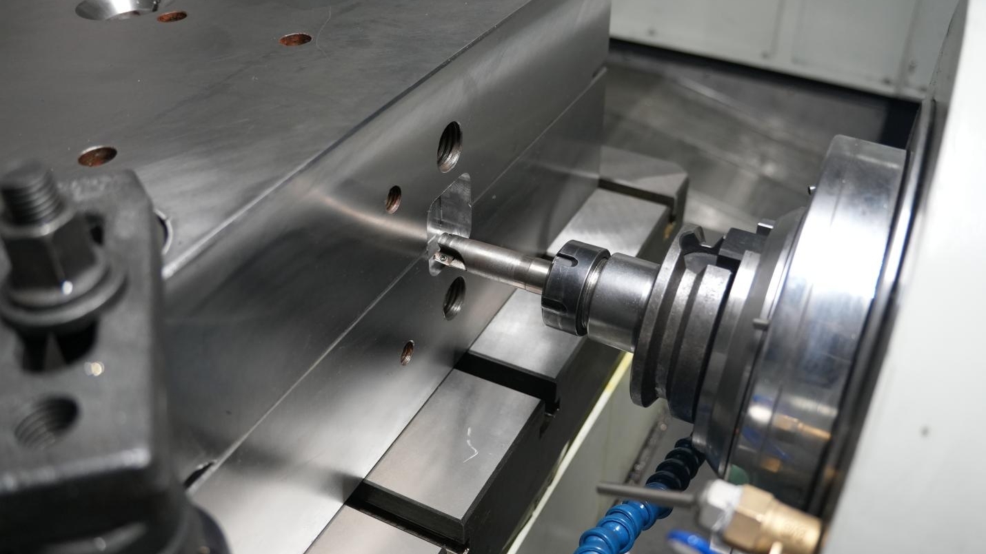 What Is a Horizontal Machining Center | Mold Bases, Heavy Cuts, Fewer Setups