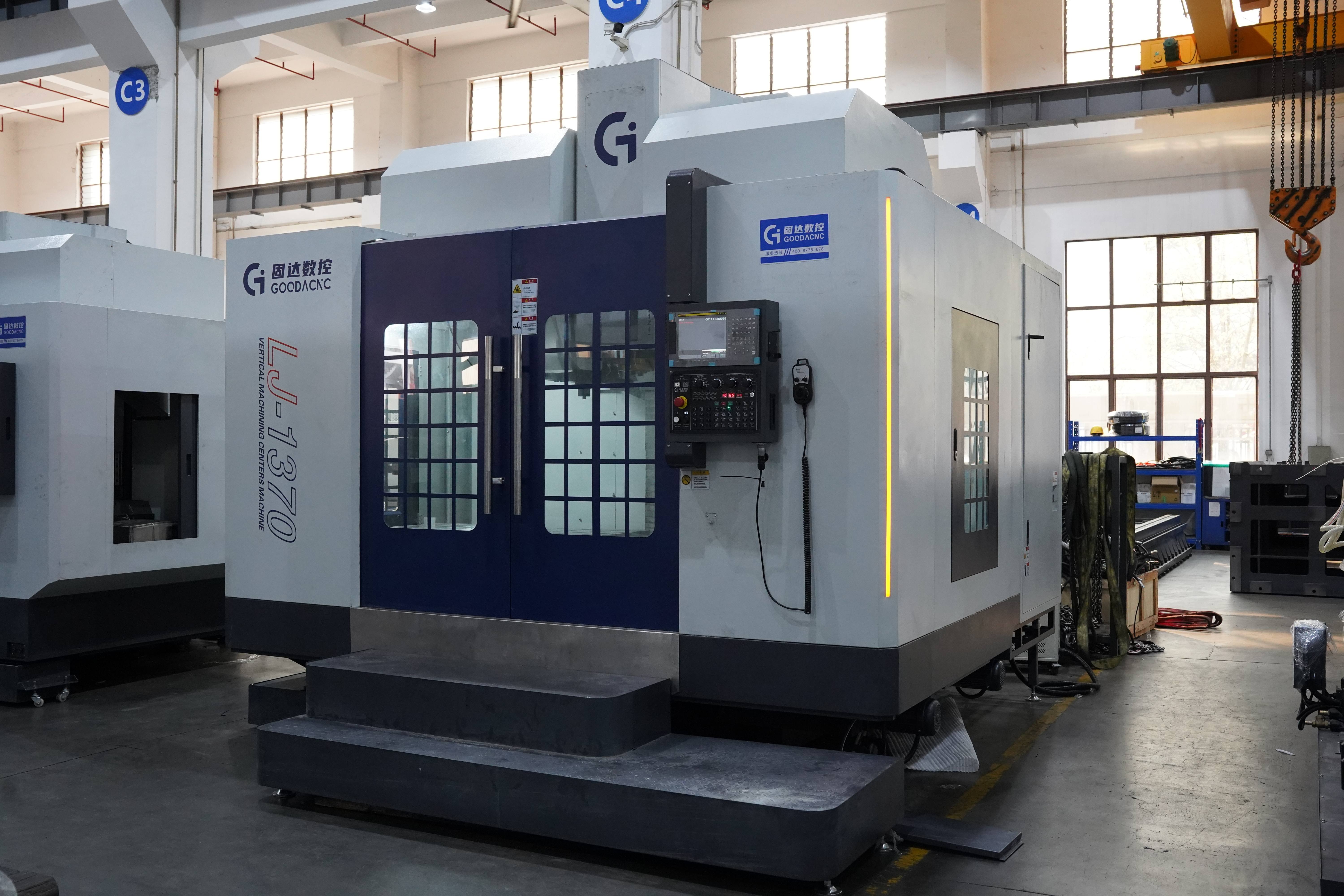Heavy Duty Vertical Machining Center | Rigid Structure, Spindle Torque, Large Mold Cavities