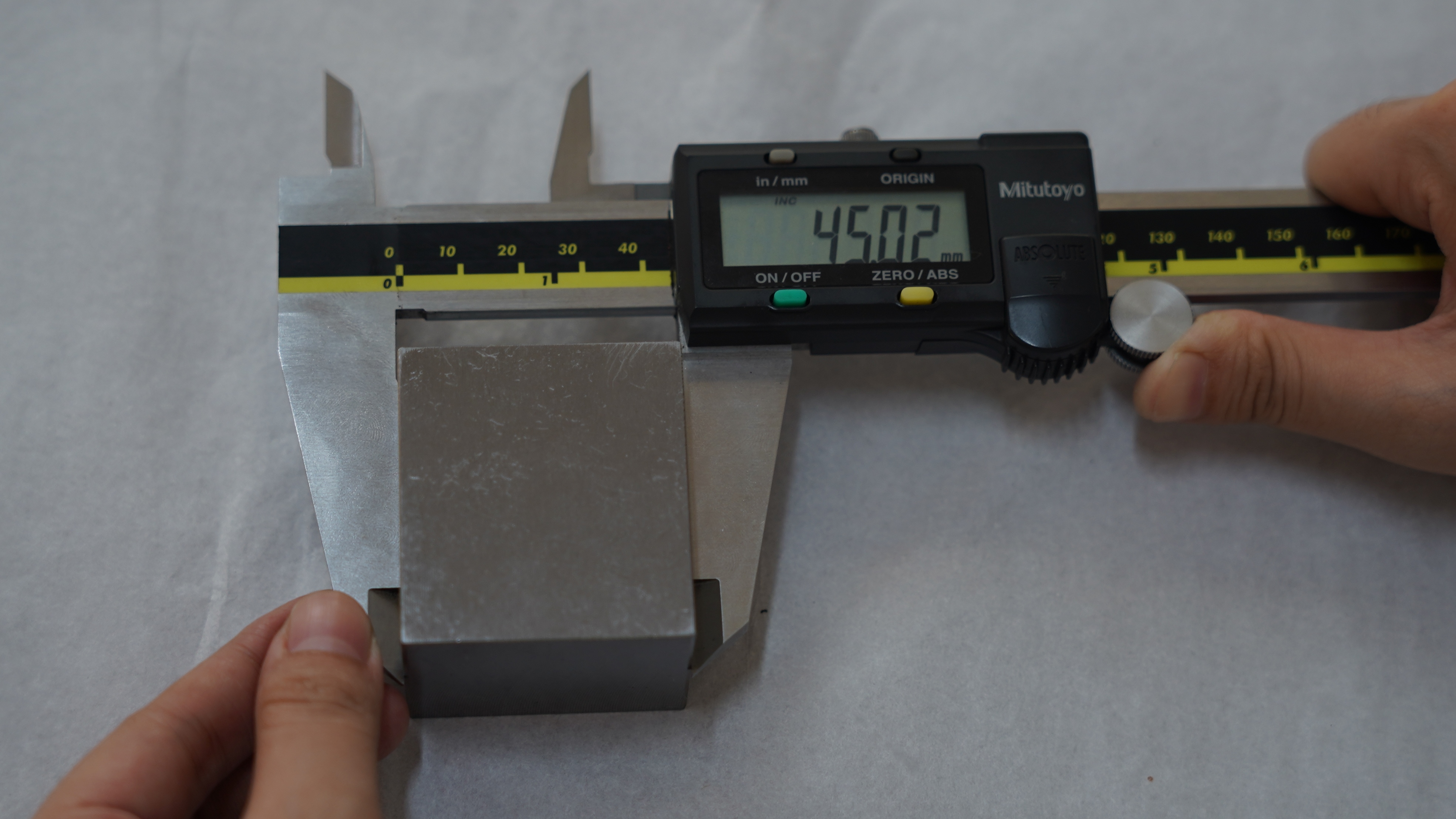 How to Keep 0.01mm Parallelism on a Duplex Milling Machine