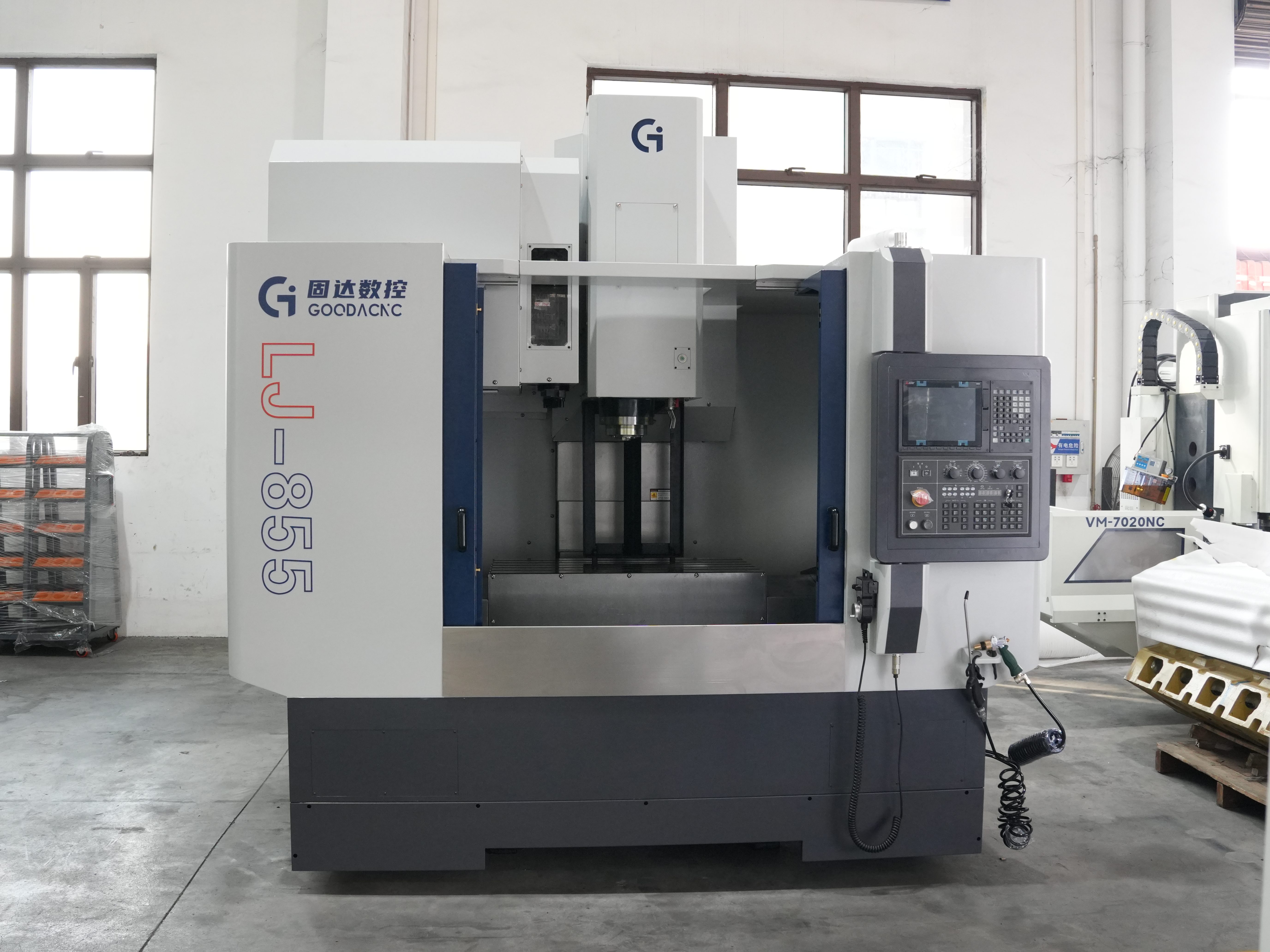 Can LJ-855 Machine Small Mold Inserts Efficiently | Tool Change, Accuracy, Surface Finish