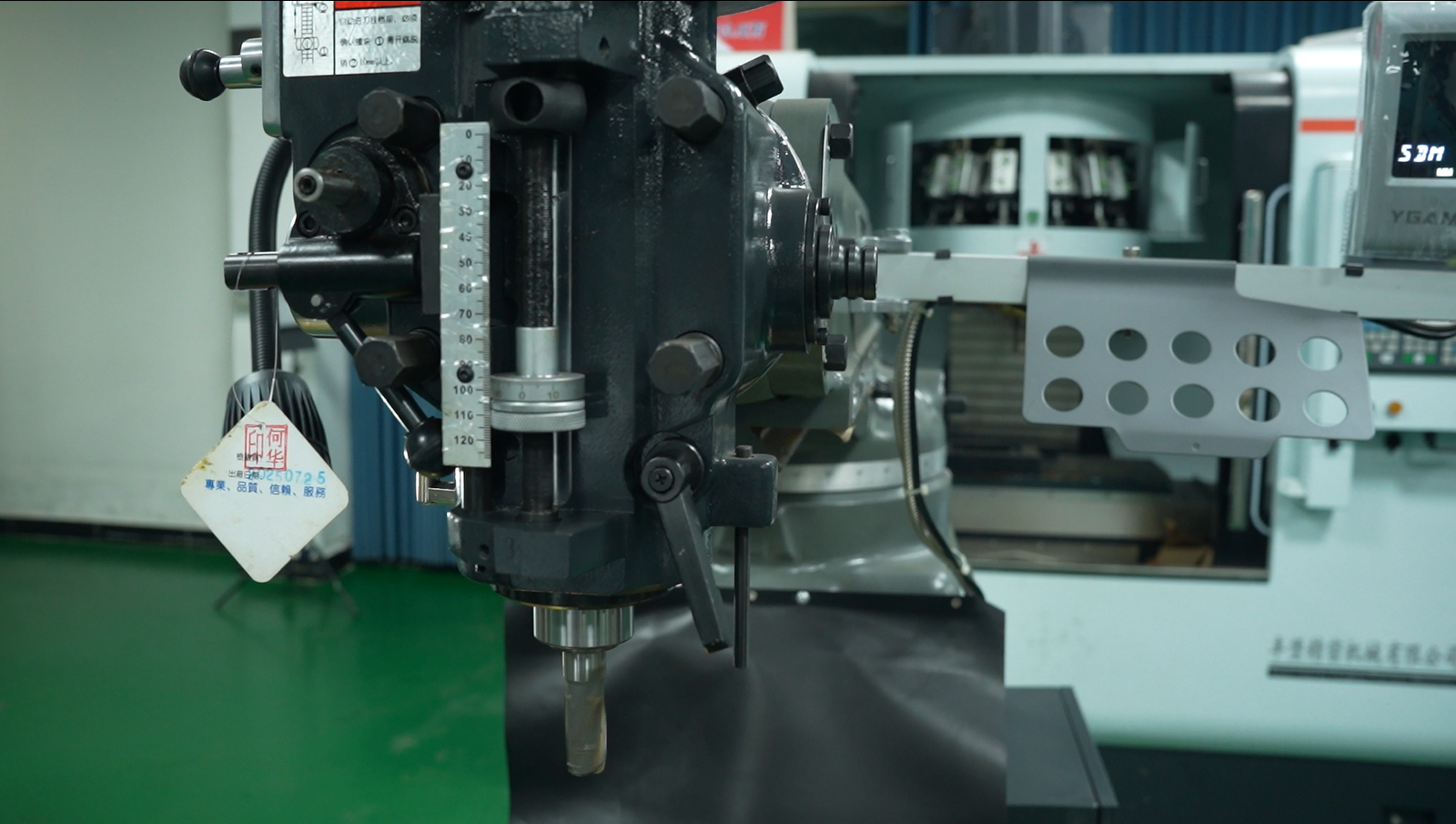 Turret milling machine spindle head and controls