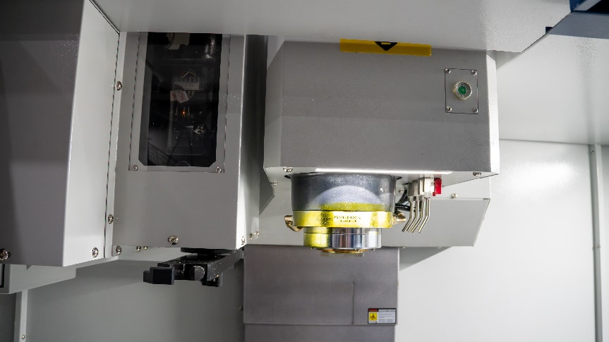 CNC machining center spindle head used for pull-stud and clamping-system inspection