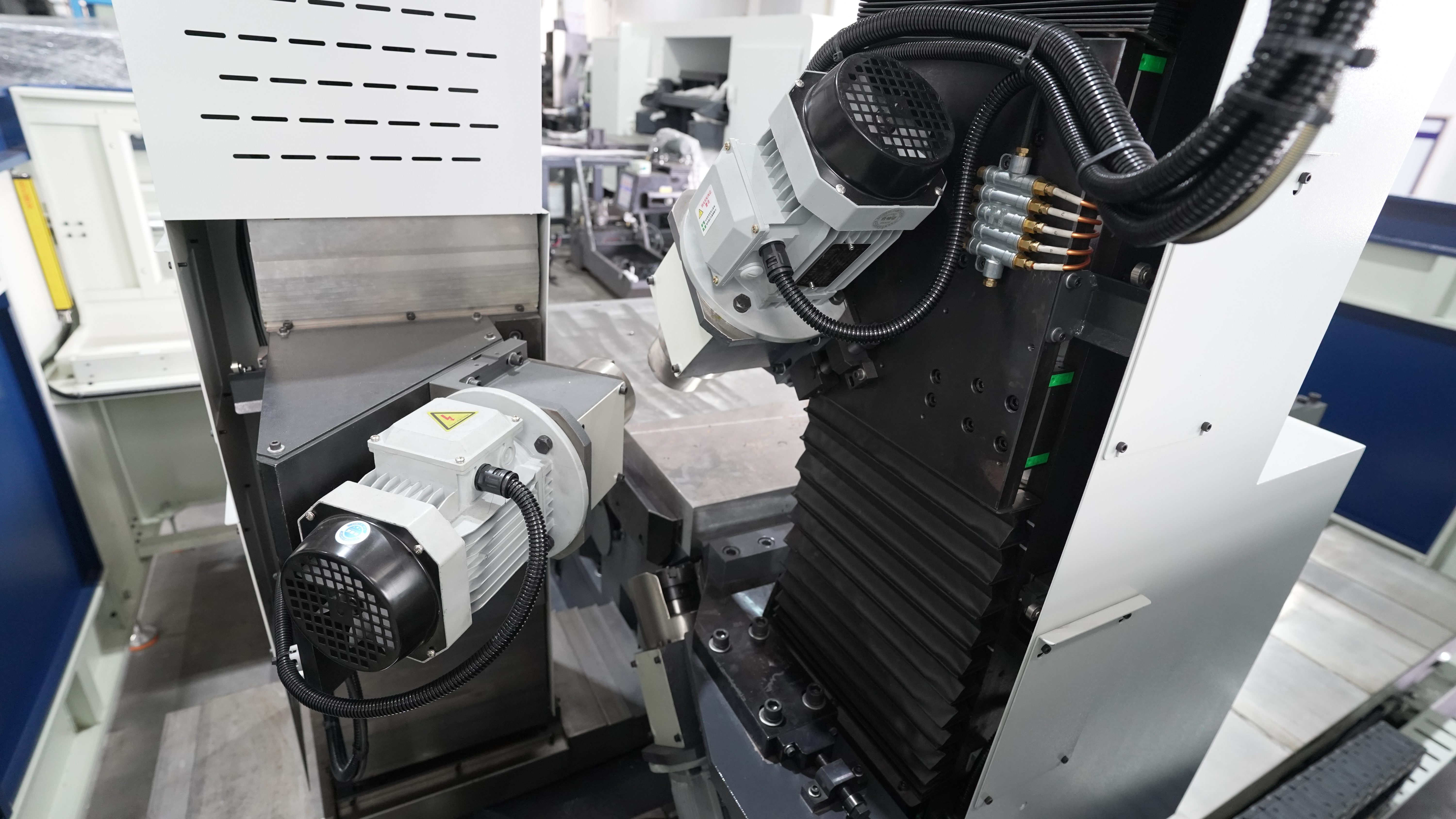 CNC chamfering machine spindle and drive assembly