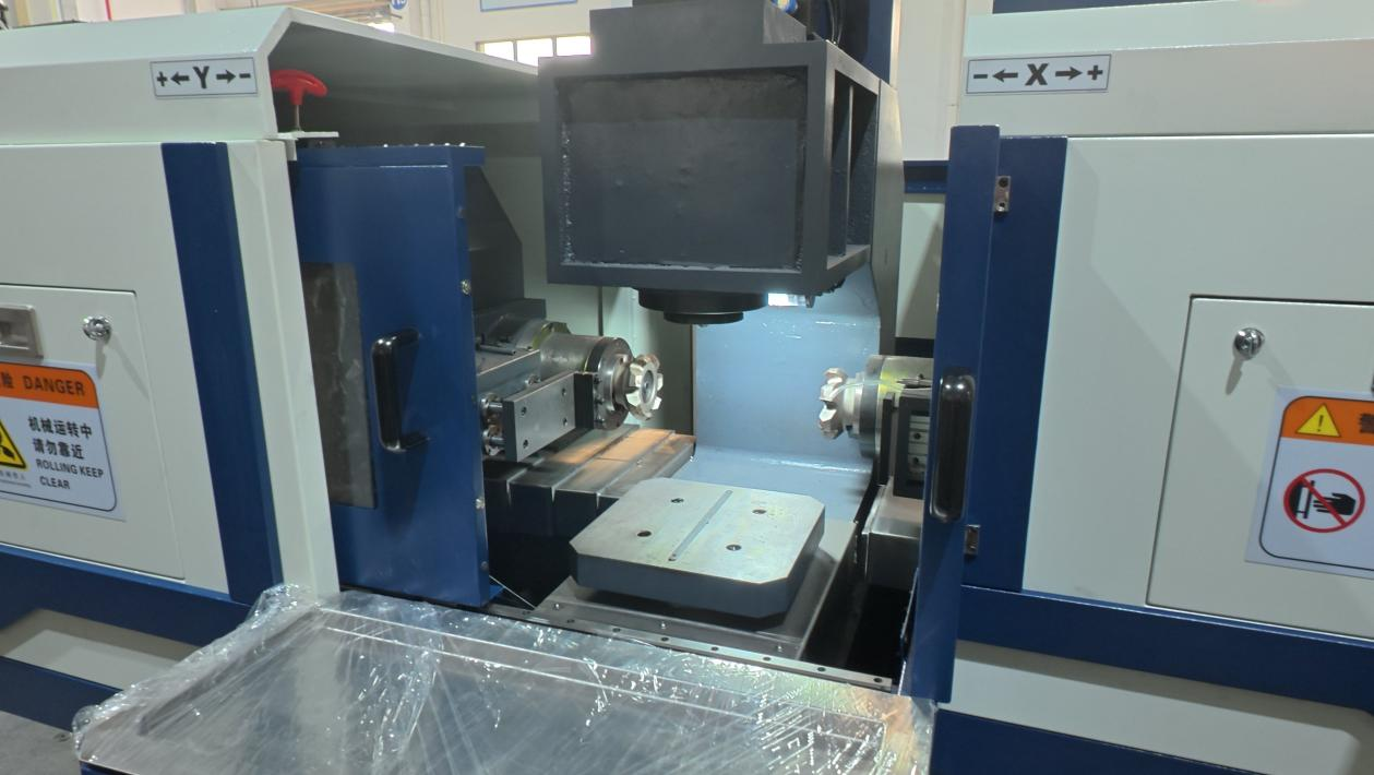 Duplex milling machine ready for installation accuracy verification